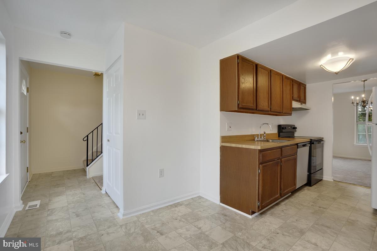 9147 September Lane Silver Spring, MD 20901 - Photo 4 of 31 Eat-In Kitchen