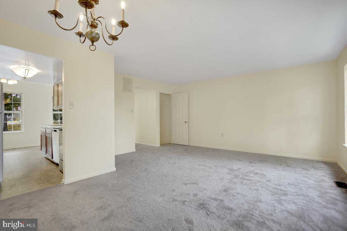 9147 September Lane Silver Spring, MD 20901 - Photo 6 of 31 Dining/Living Room