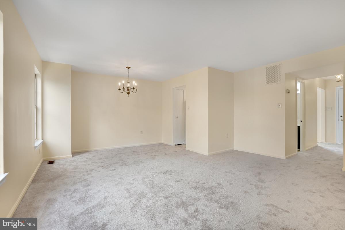 9147 September Lane Silver Spring, MD 20901 - Photo 7 of 31 Living/Dining Room