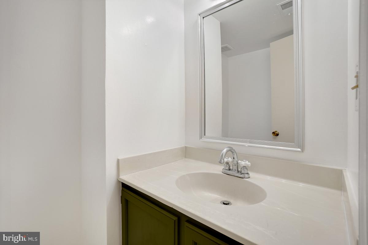 9147 September Lane Silver Spring, MD 20901 - Photo 9 of 31 Powder Room