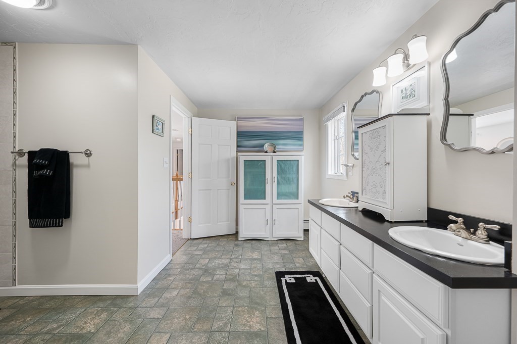 4 Rollingwoods Road Hubbardston, MA 01452 - Photo 16 of 41