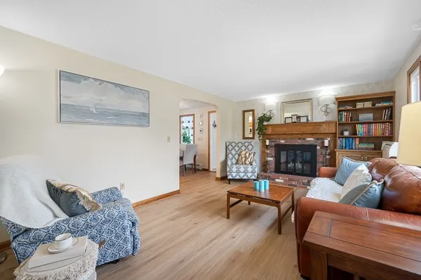 $687,000 | 4 Rollingwoods Road, Hubbardston, MA 01452