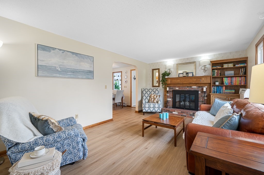 4 Rollingwoods Road Hubbardston, MA 01452 - Photo 8 of 41