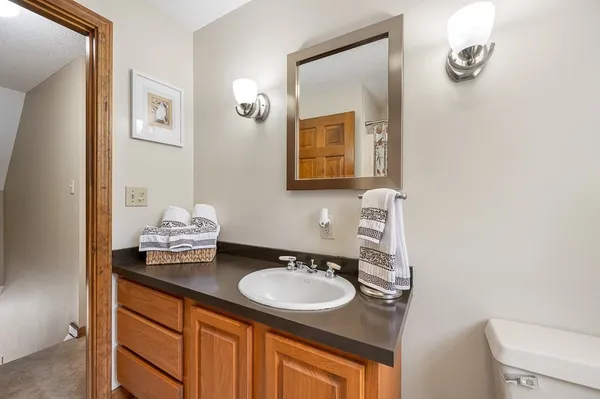 $687,000 | 4 Rollingwoods Road, Hubbardston, MA 01452