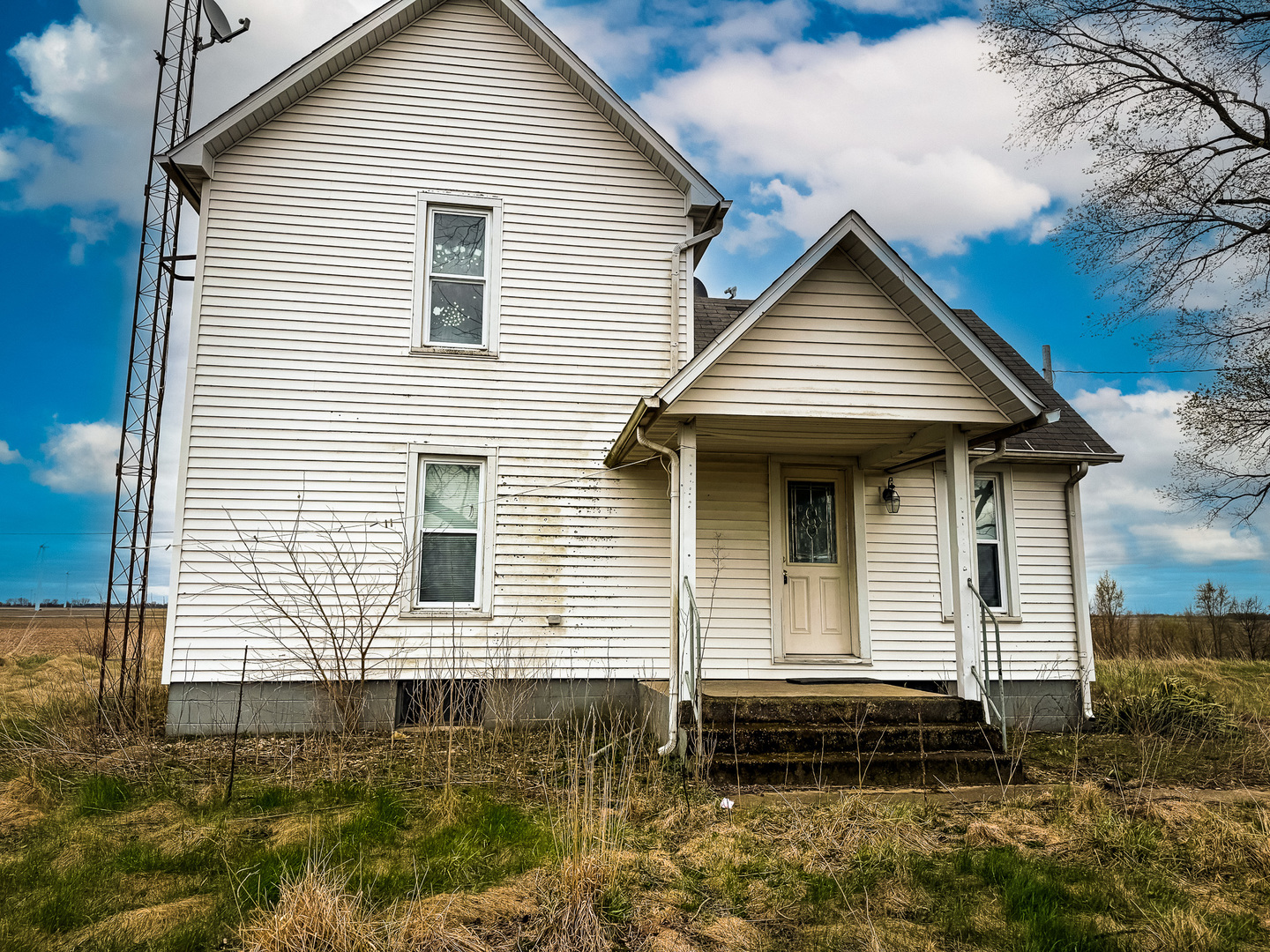 2571 East 1300 North Road Sheldon, IL 60966 - Photo 1 of 20 a front view of a house