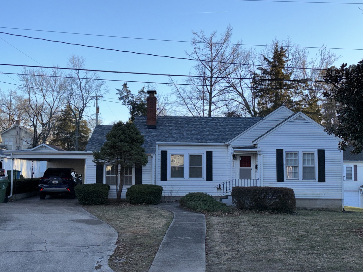 500 South Green Street Anna, IL 62906 - Photo 4 of 30 a front view of a house with a yard and garage