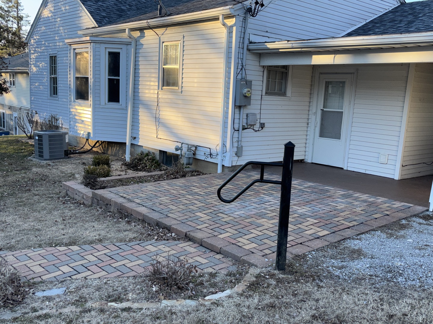 500 South Green Street Anna, IL 62906 - Photo 6 of 30 a front view of a house with garden