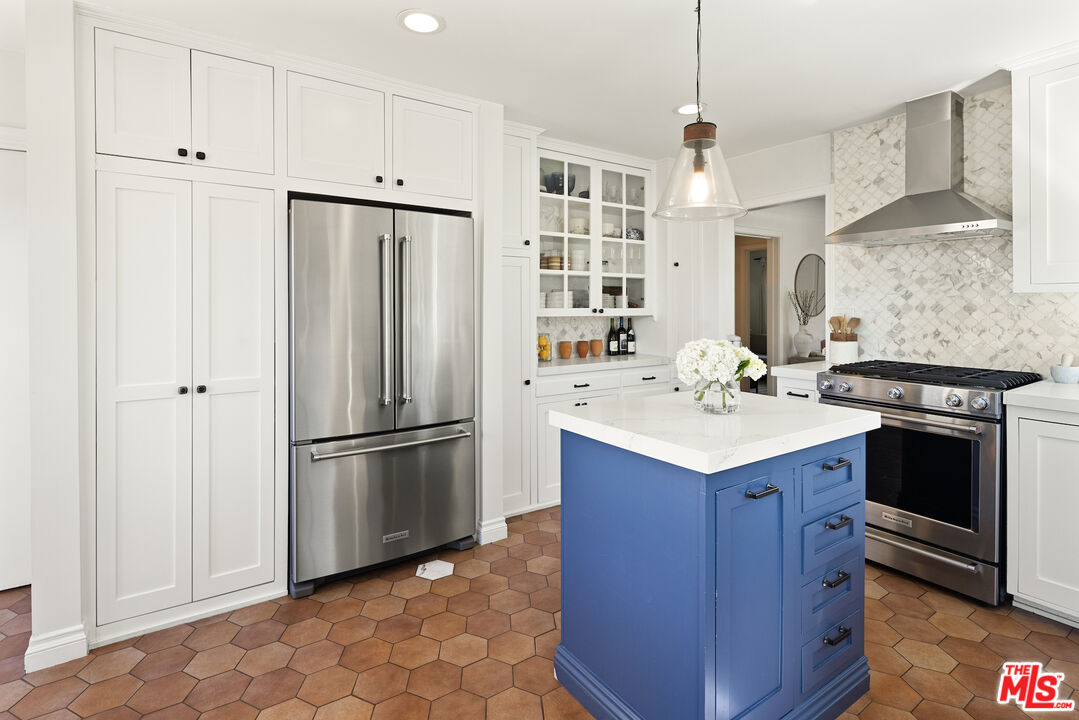 3320 Community Avenue Glendale, CA 91214 - Photo 13 of 32 a kitchen with stainless steel appliances granite countertop a sink stove and refrigerator
