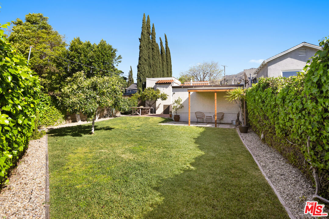 3320 Community Avenue Glendale, CA 91214 - Photo 24 of 32 a view of a backyard with plants and a fountain