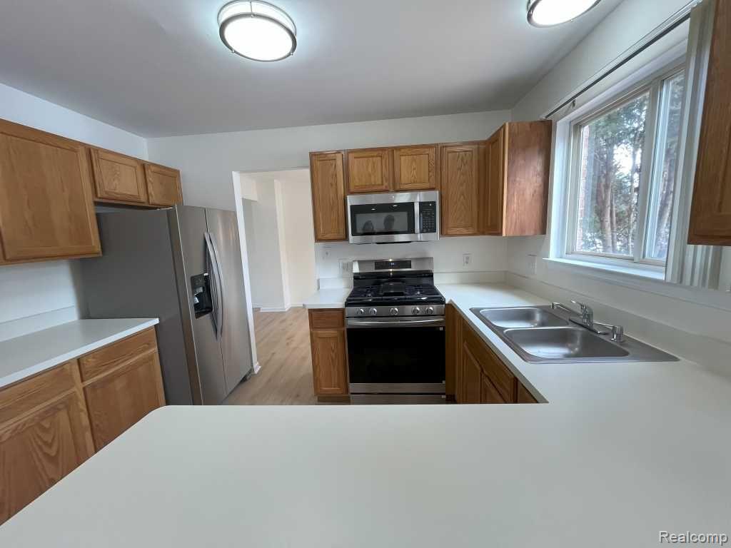45567 Michael Canton, MI 48188 - Photo 6 of 24 Gallery Image 6