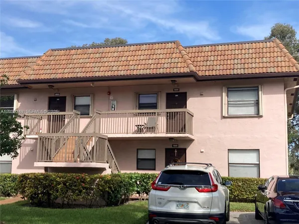 $2,080 | 10605 Northwest 11th Street, Unit 206, Hollywood, FL 33026