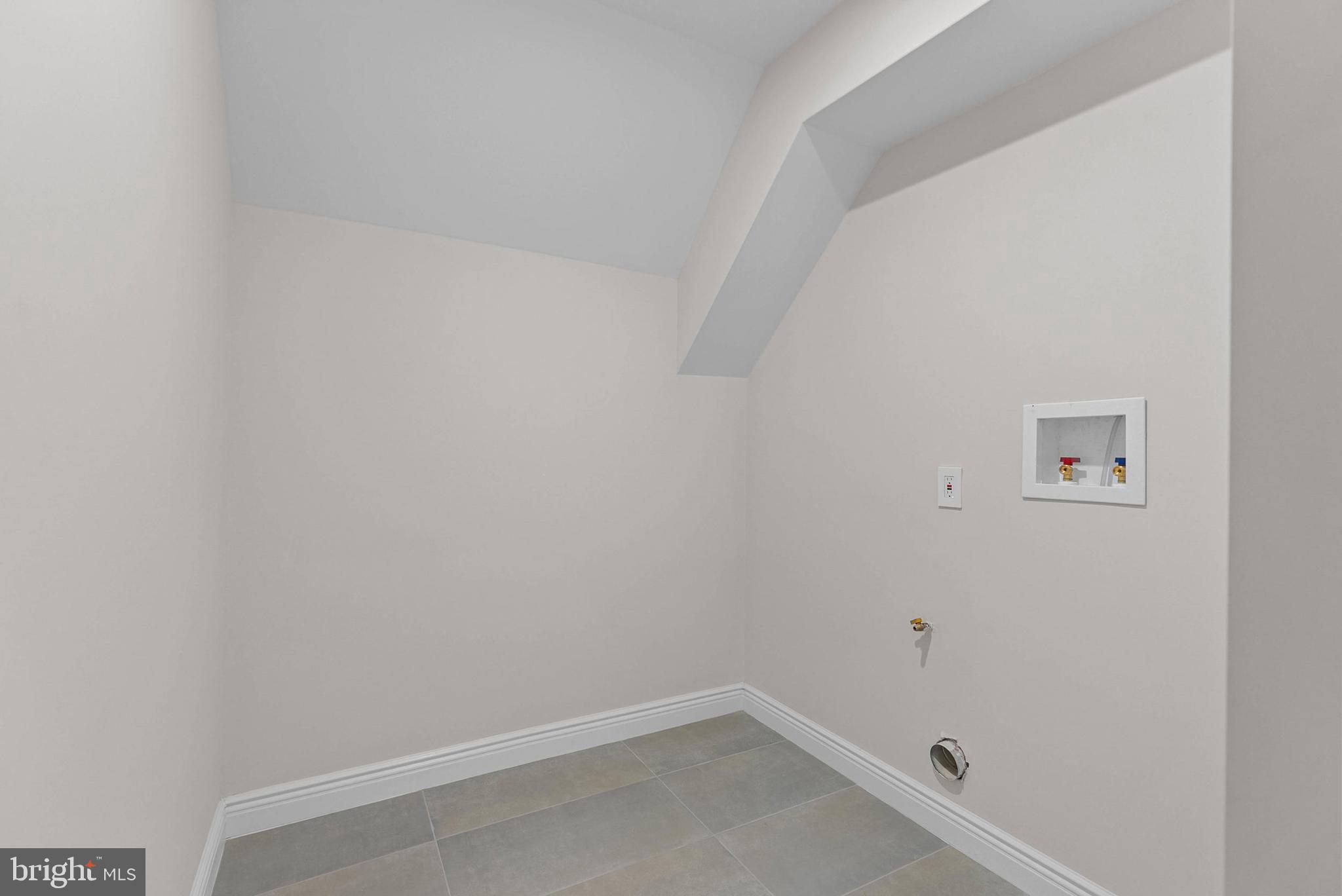 319 Pelham Road Philadelphia, PA 19119 - Photo 35 of 40 a small space with a white wall