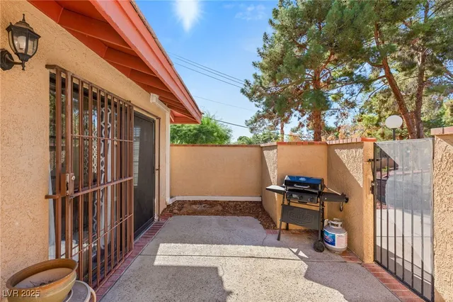 $275,000 | 2394 Pickwick Drive, Henderson, NV 89014