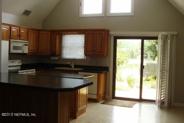 10571 Hampton Road Jacksonville, FL 32257 - Photo 4 of 12 Kitchen