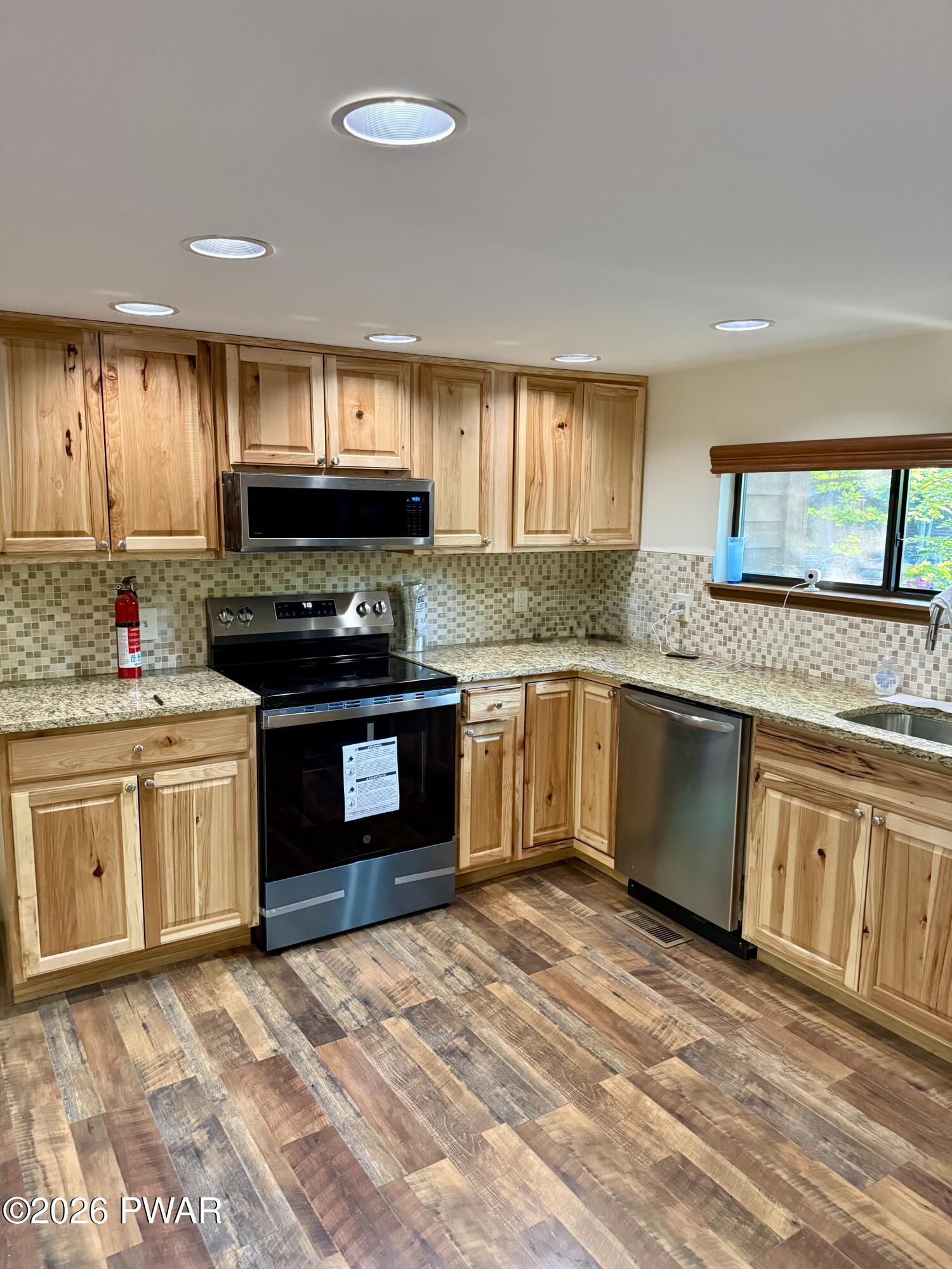 159 Stream Court Bushkill, PA 18324 - Photo 4 of 18