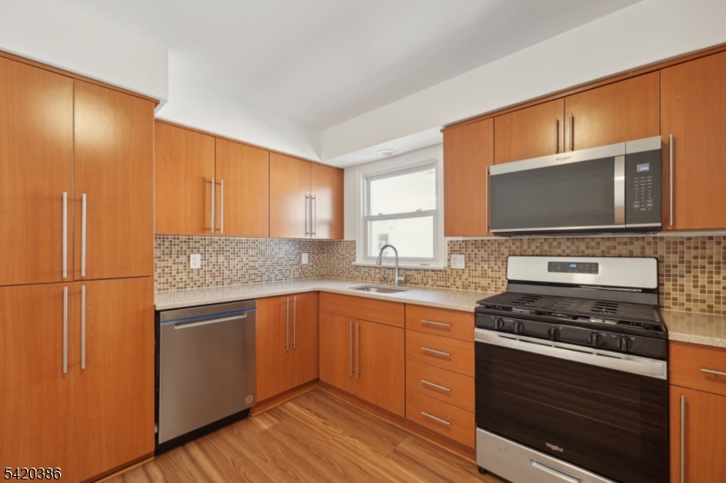 33 North Willow Street, Unit 2 Montclair, NJ 07042 - Photo 3 of 11