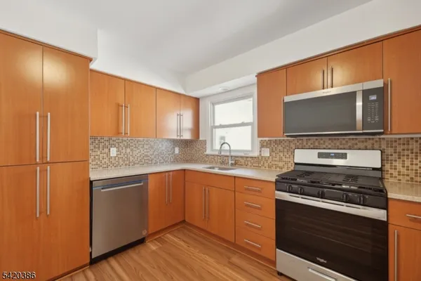 $3,600 | 33 North Willow Street, Unit 2, Montclair, NJ 07042