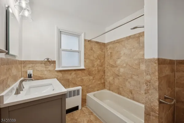 $3,600 | 33 North Willow Street, Unit 2, Montclair, NJ 07042