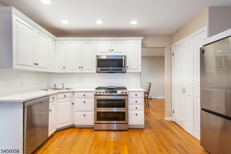 11 Southview Road Randolph, NJ 07869 - Photo 5 of 23 Gallery Image 5