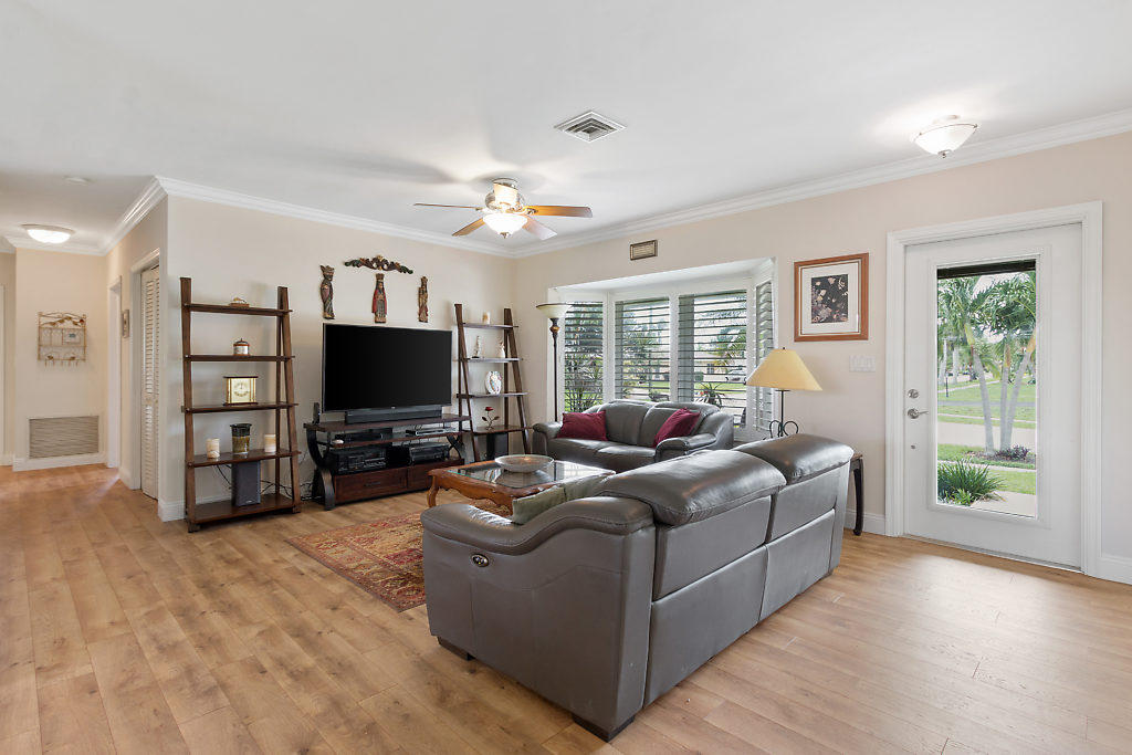 1271 Southwest 10th Street Boca Raton, FL 33486 - Photo 5 of 24 Living Room