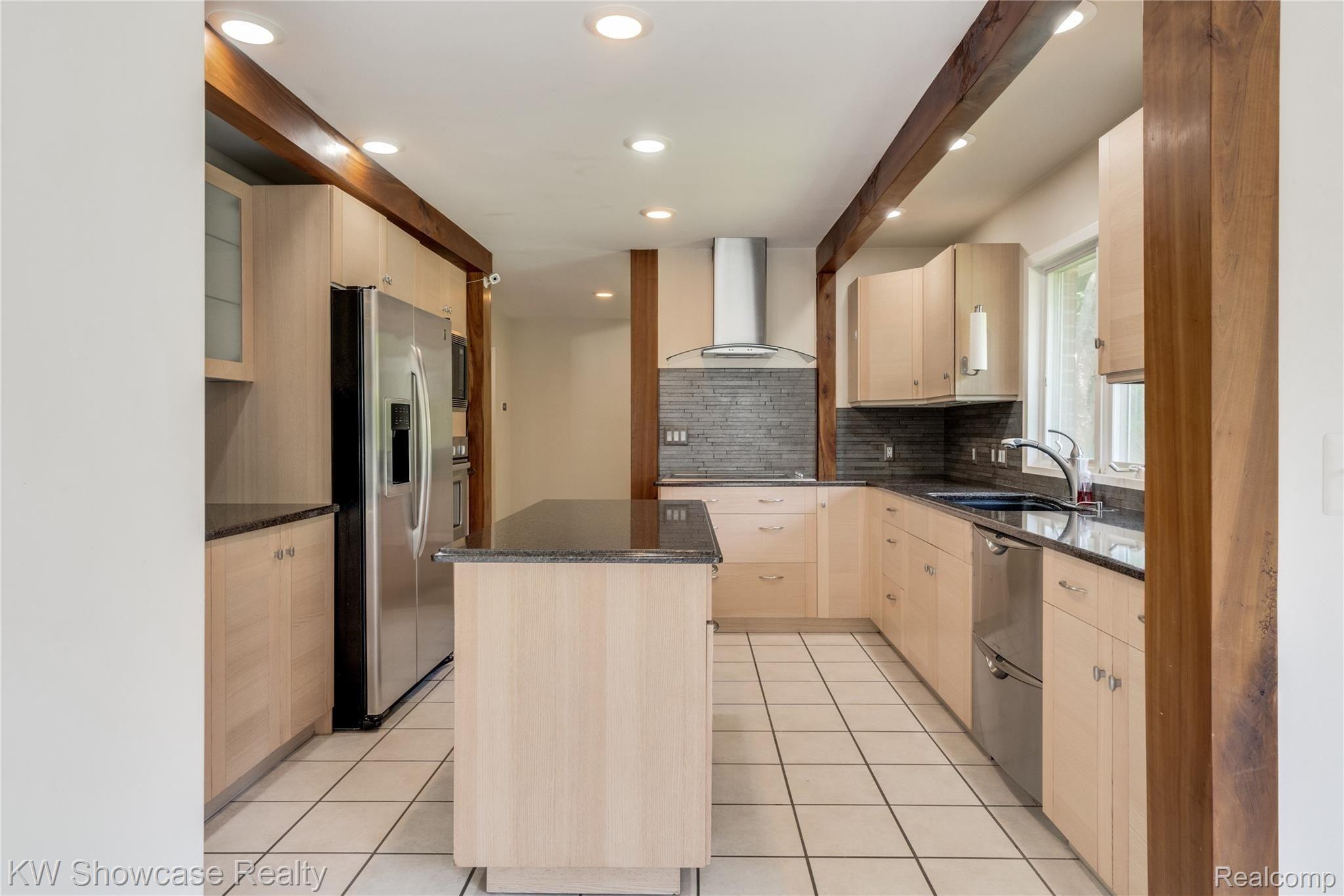 1526 Merry Road Waterford, MI 48328 - Photo 17 of 66 Interiors (13 of 54).jpg