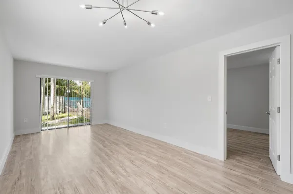 $1,900 | 2514 Taylor Street, Unit 3, Hollywood, FL 33020