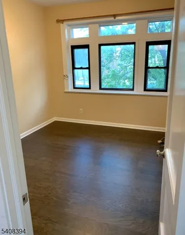 $2,450 | 385 Bloomfield Avenue, Montclair, NJ 07042