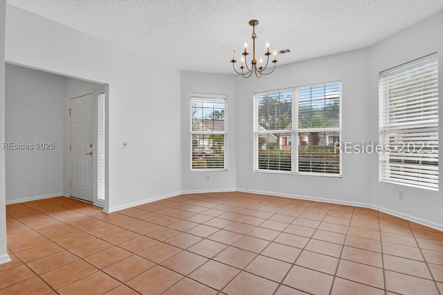 7 Clairborne Court Bluffton, SC 29909 - Photo 7 of 37