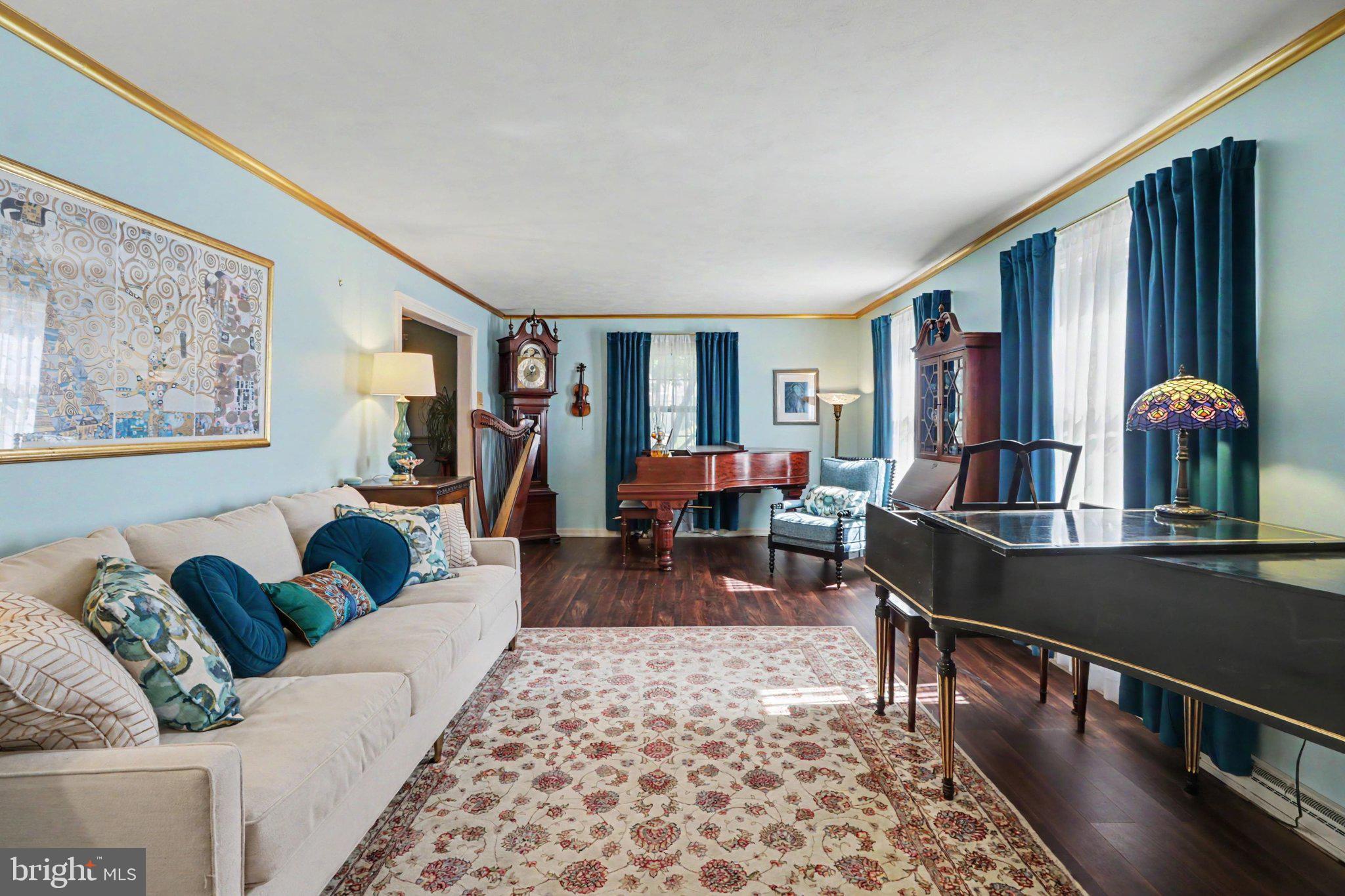 704 Drexel Road Harrisburg, PA 17109 - Photo 13 of 43 Living Room