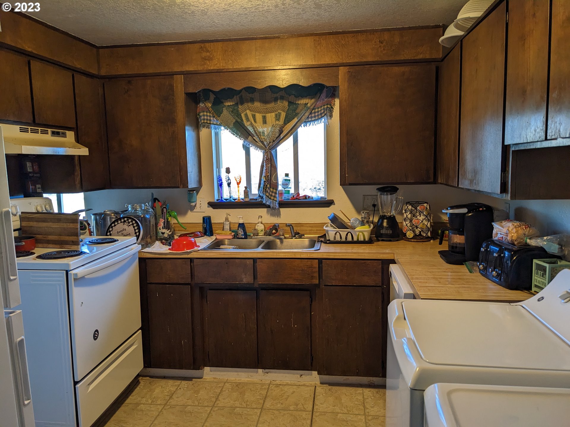 906 Southeast 2nd Street Pendleton, OR 97801 - Photo 3 of 14 Kitchen