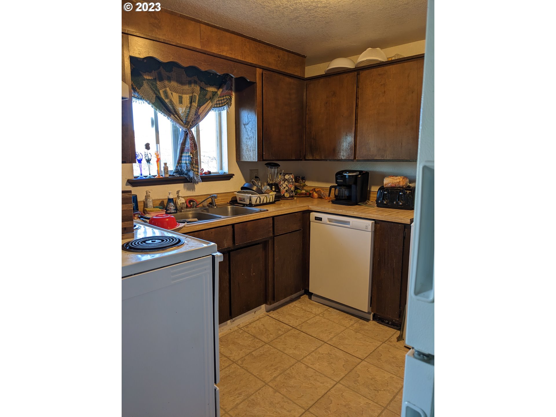 906 Southeast 2nd Street Pendleton, OR 97801 - Photo 4 of 14 Kitchen