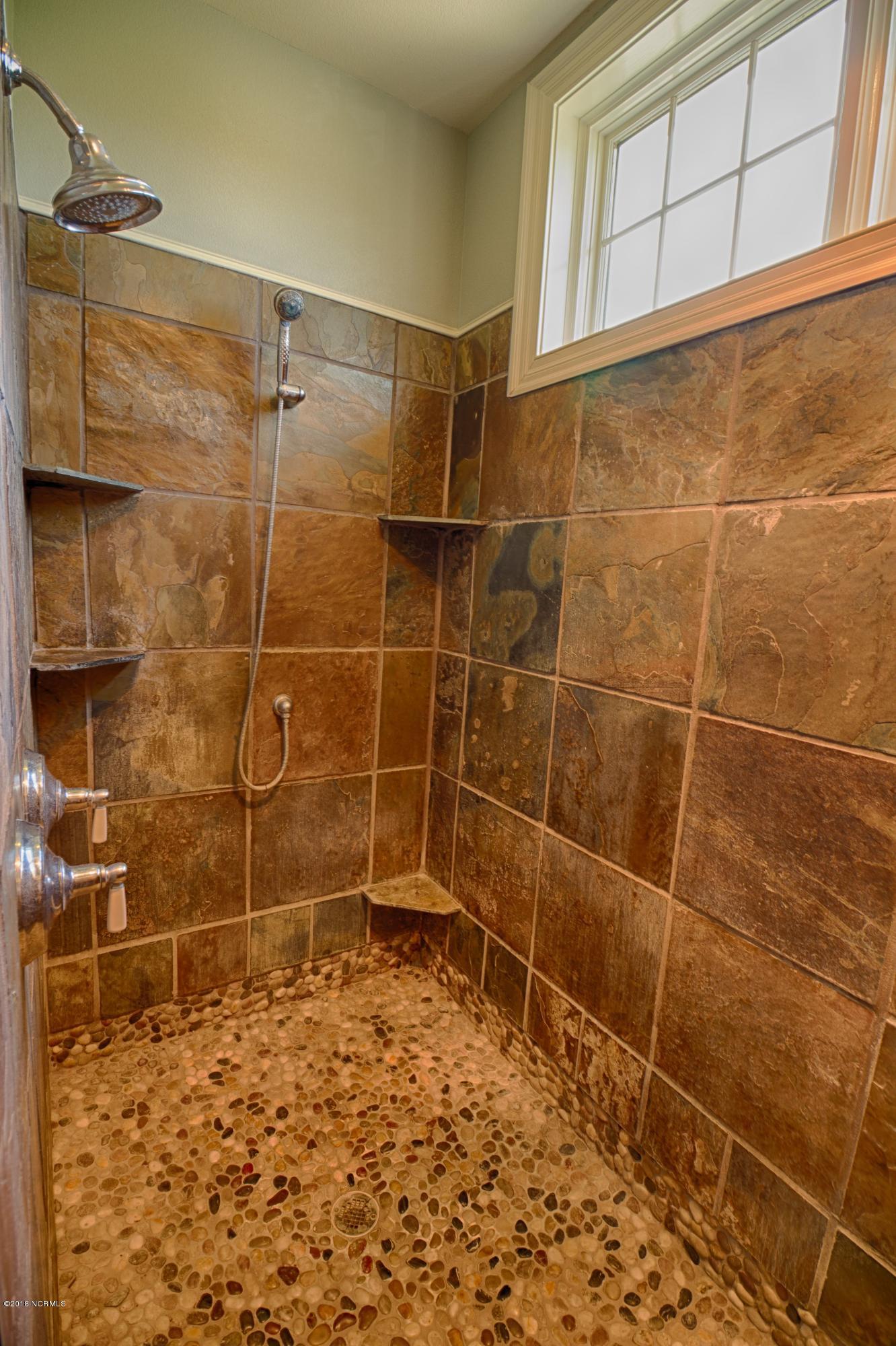 210 Raccoon Run Washington, NC 27889 - Photo 15 of 41 015 Master Shower