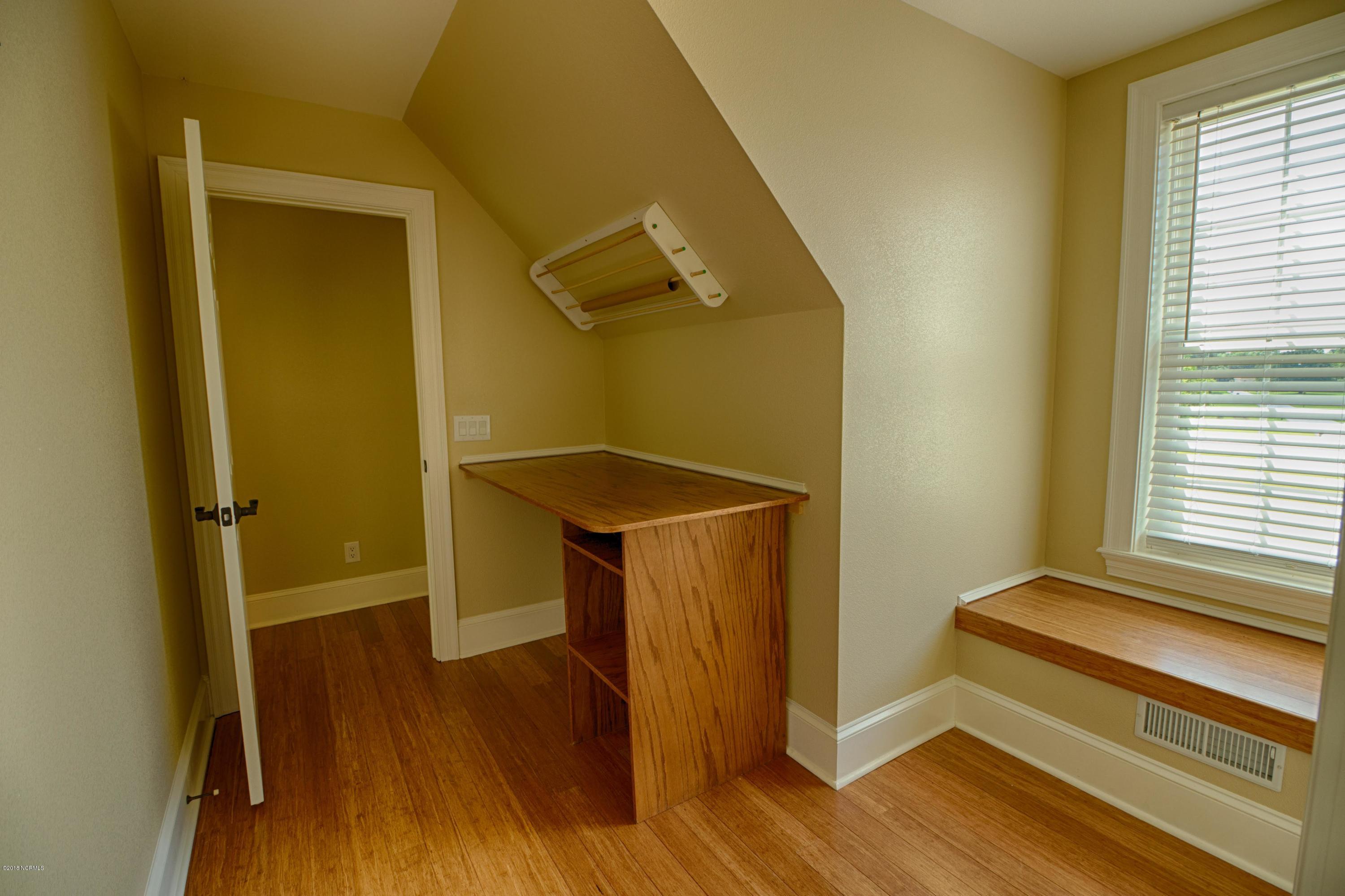 210 Raccoon Run Washington, NC 27889 - Photo 26 of 41 026 Craft Room