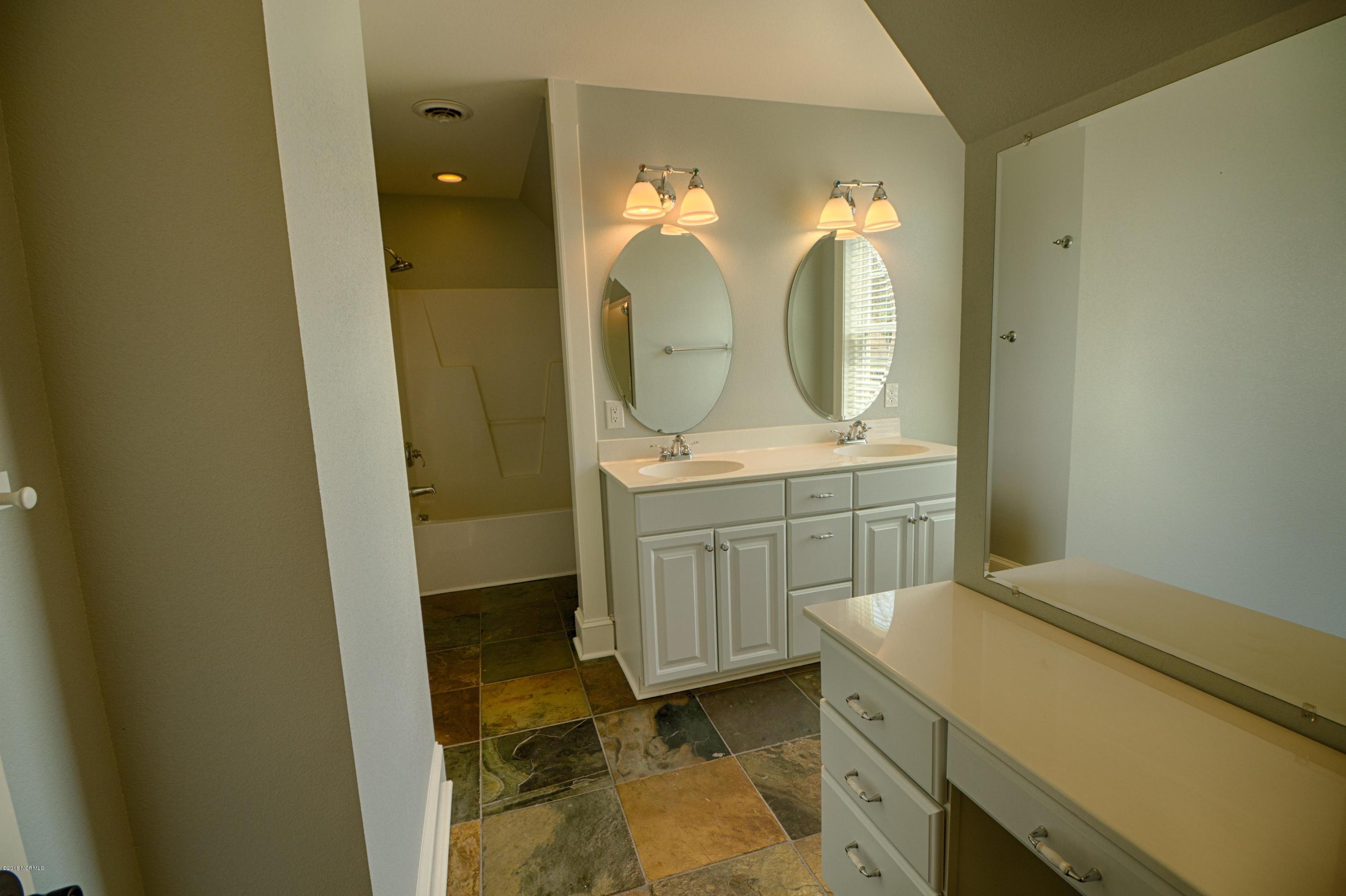 210 Raccoon Run Washington, NC 27889 - Photo 28 of 41 028 Bathroom 2
