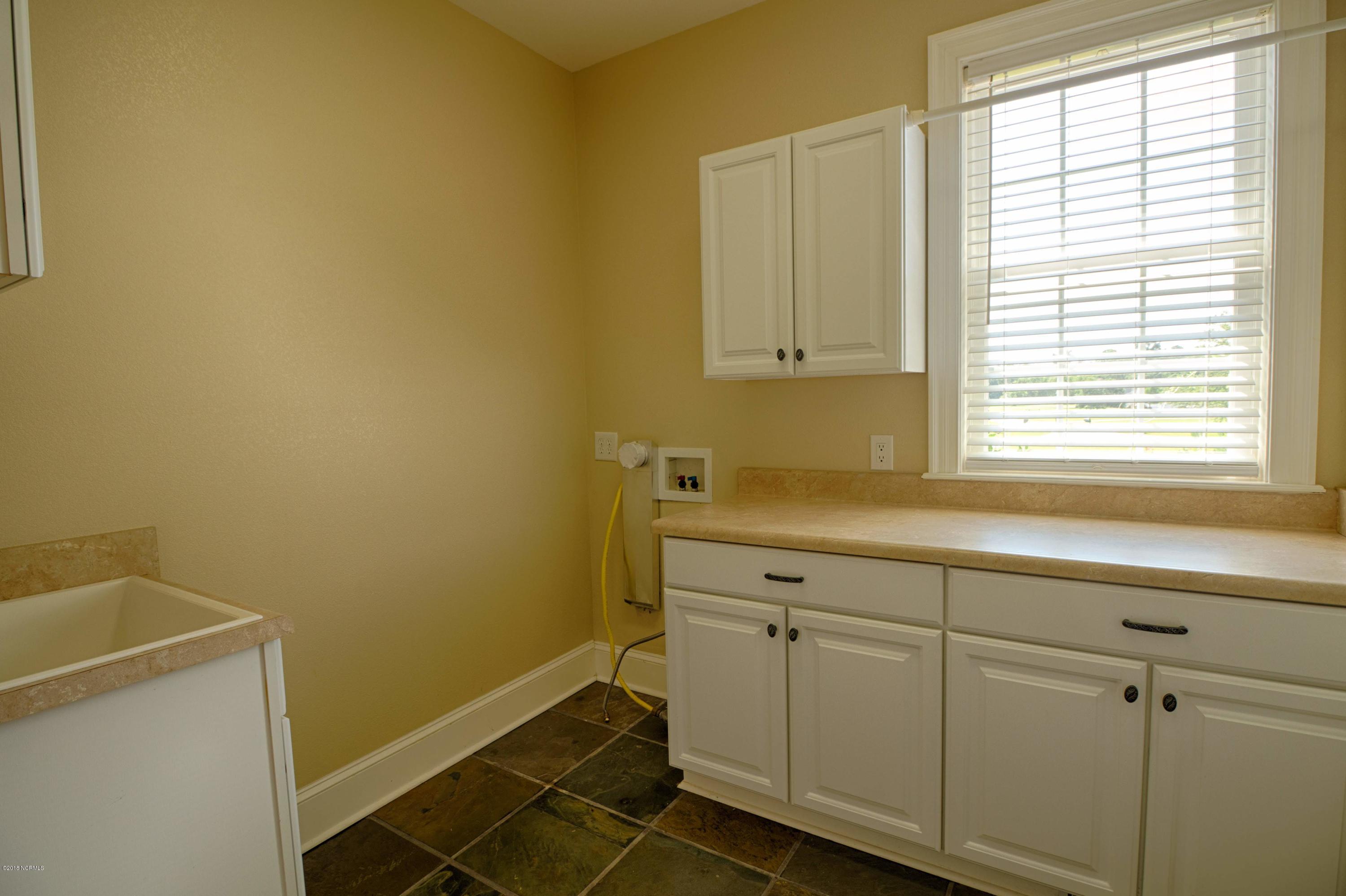 210 Raccoon Run Washington, NC 27889 - Photo 34 of 41 034Laundry