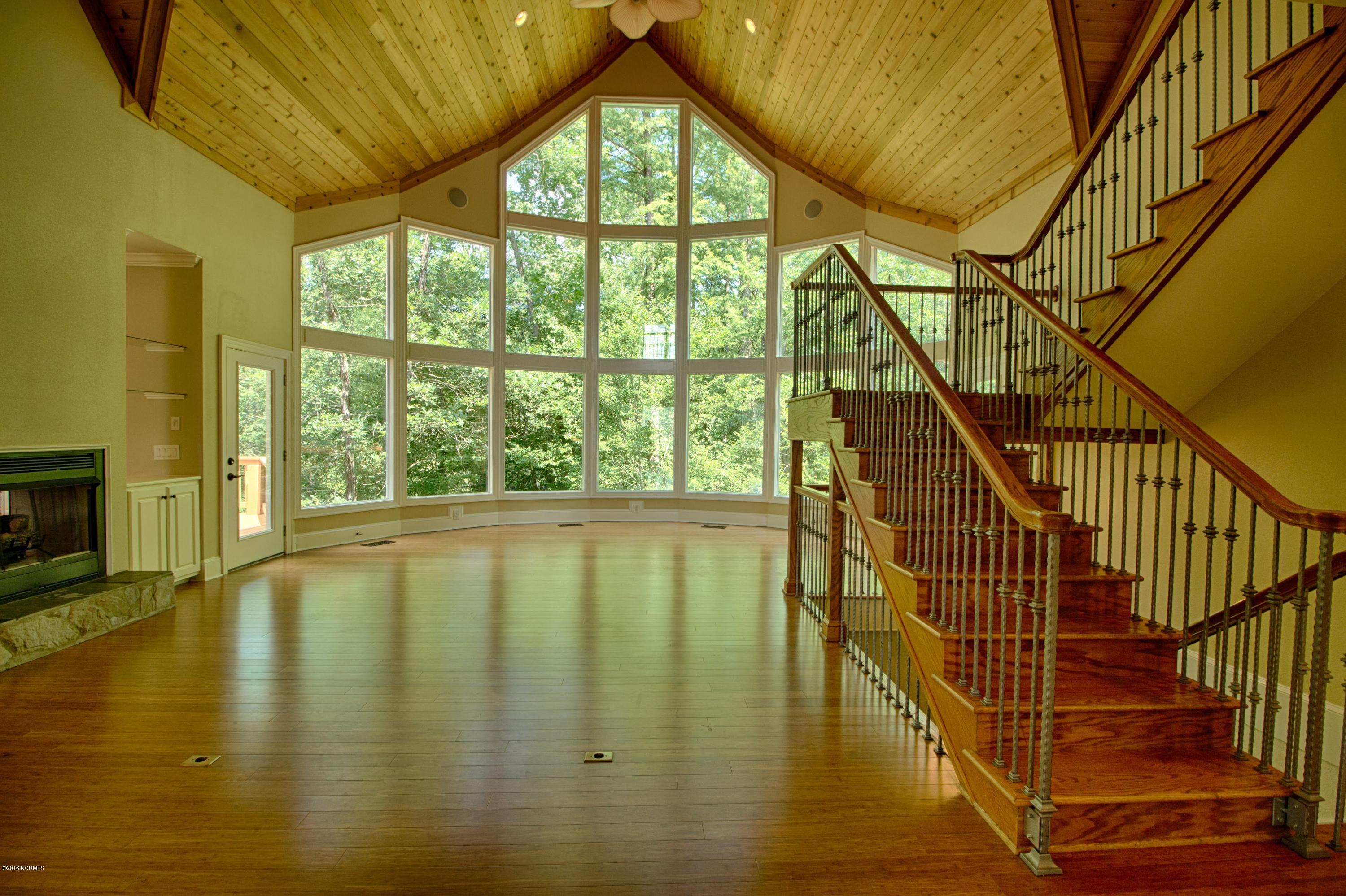 210 Raccoon Run Washington, NC 27889 - Photo 6 of 41 006Living Room