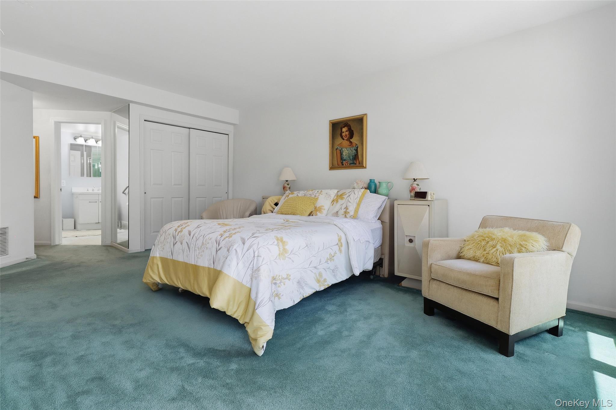 333 North State Road, Unit 45 Briarcliff Manor, NY 10510 - Photo 12 of 26 Primary en-suite bedroom with walk-in closet.