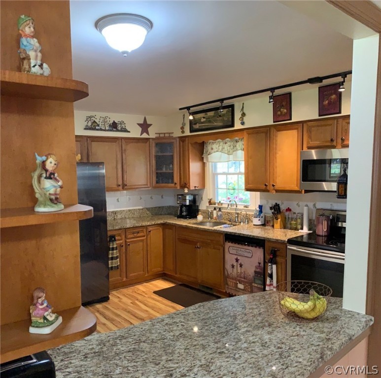 17456 Doggetts Fork Road Ruther Glen, VA 22546 - Photo 8 of 41 Custom cabinetry.
