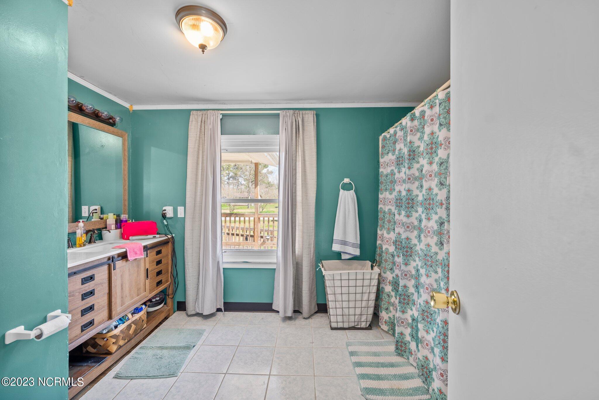 774 Possum Track Road Chocowinity, NC 27817 - Photo 12 of 37 27-web-or-mls-DSC_6477