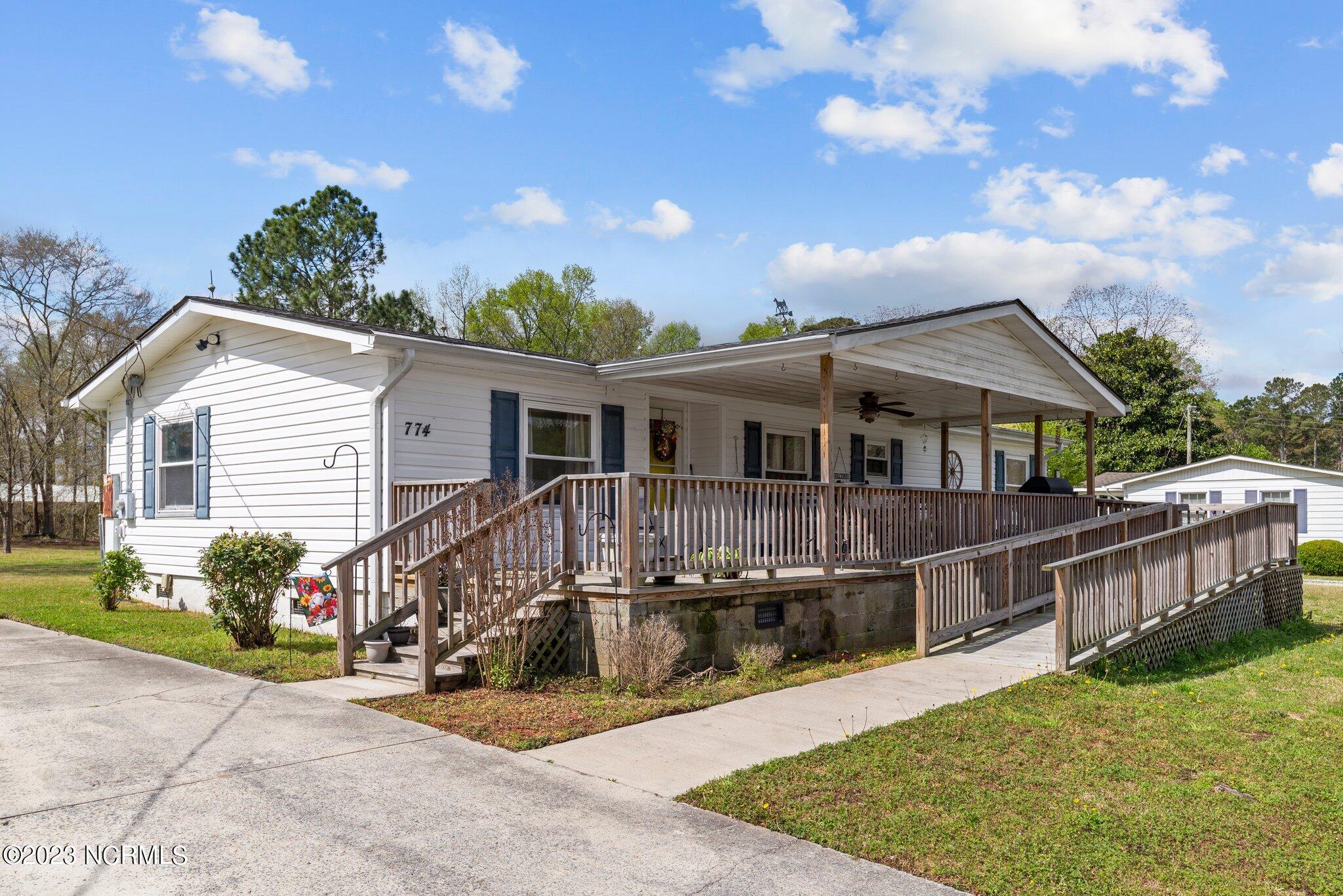 774 Possum Track Road Chocowinity, NC 27817 - Photo 2 of 37 3-web-or-mls-DSC_6542