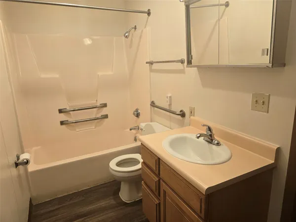 $600 | 111 North 980 West, Unit 104, Converse, IN 46919