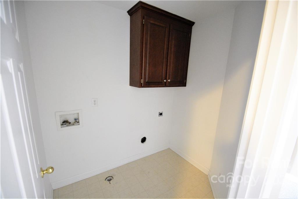 2127 Copperplate Road Charlotte, NC 28262 - Photo 23 of 37 a bathroom with a mirror