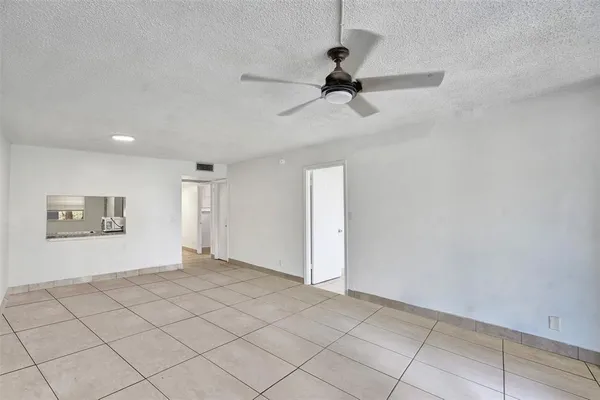 $2,200 | 9440 Poinciana Place, Unit 101, Davie, FL 33324