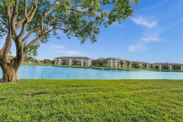 $2,200 | 9440 Poinciana Place, Unit 101, Davie, FL 33324