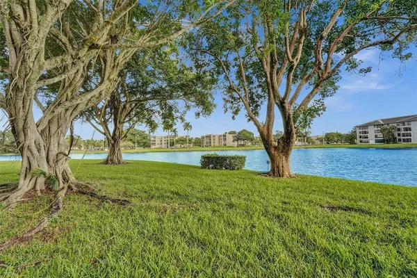 $2,200 | 9440 Poinciana Place, Unit 101, Davie, FL 33324