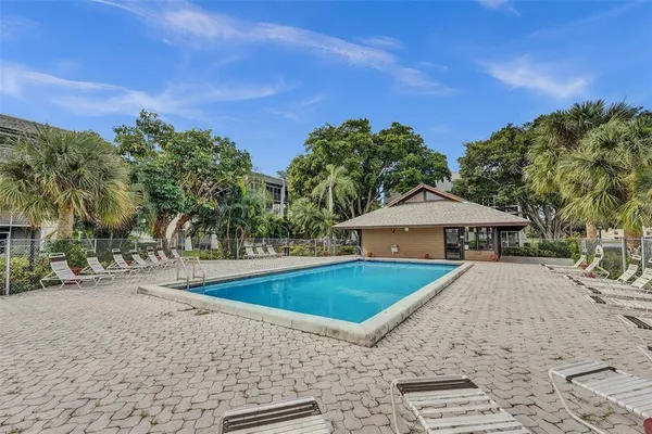 $2,200 | 9440 Poinciana Place, Unit 101, Davie, FL 33324
