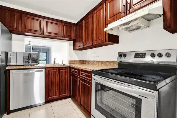 $2,200 | 9440 Poinciana Place, Unit 101, Davie, FL 33324