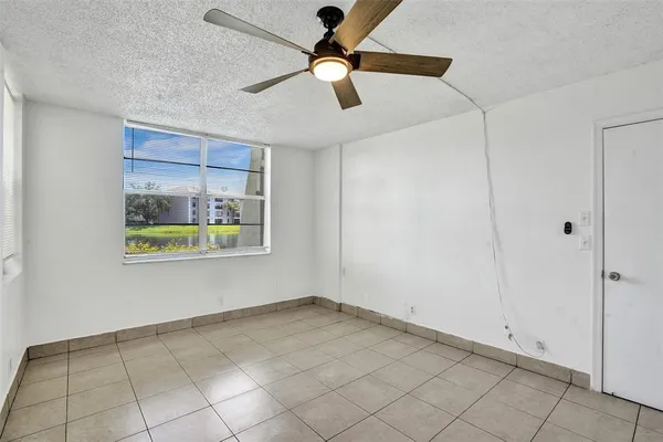 $2,200 | 9440 Poinciana Place, Unit 101, Davie, FL 33324