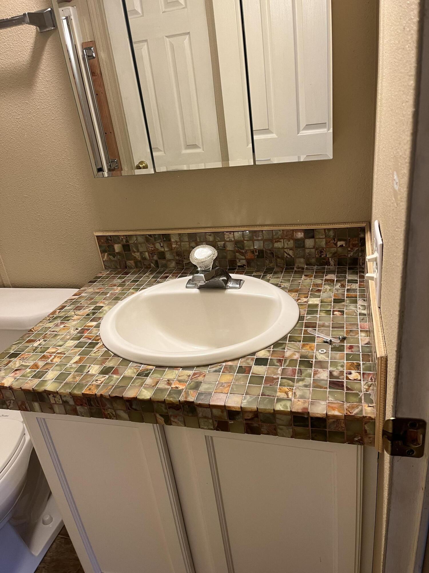 15876 Juniper Road La Pine, OR 97739 - Photo 18 of 28 Guest Bathroom