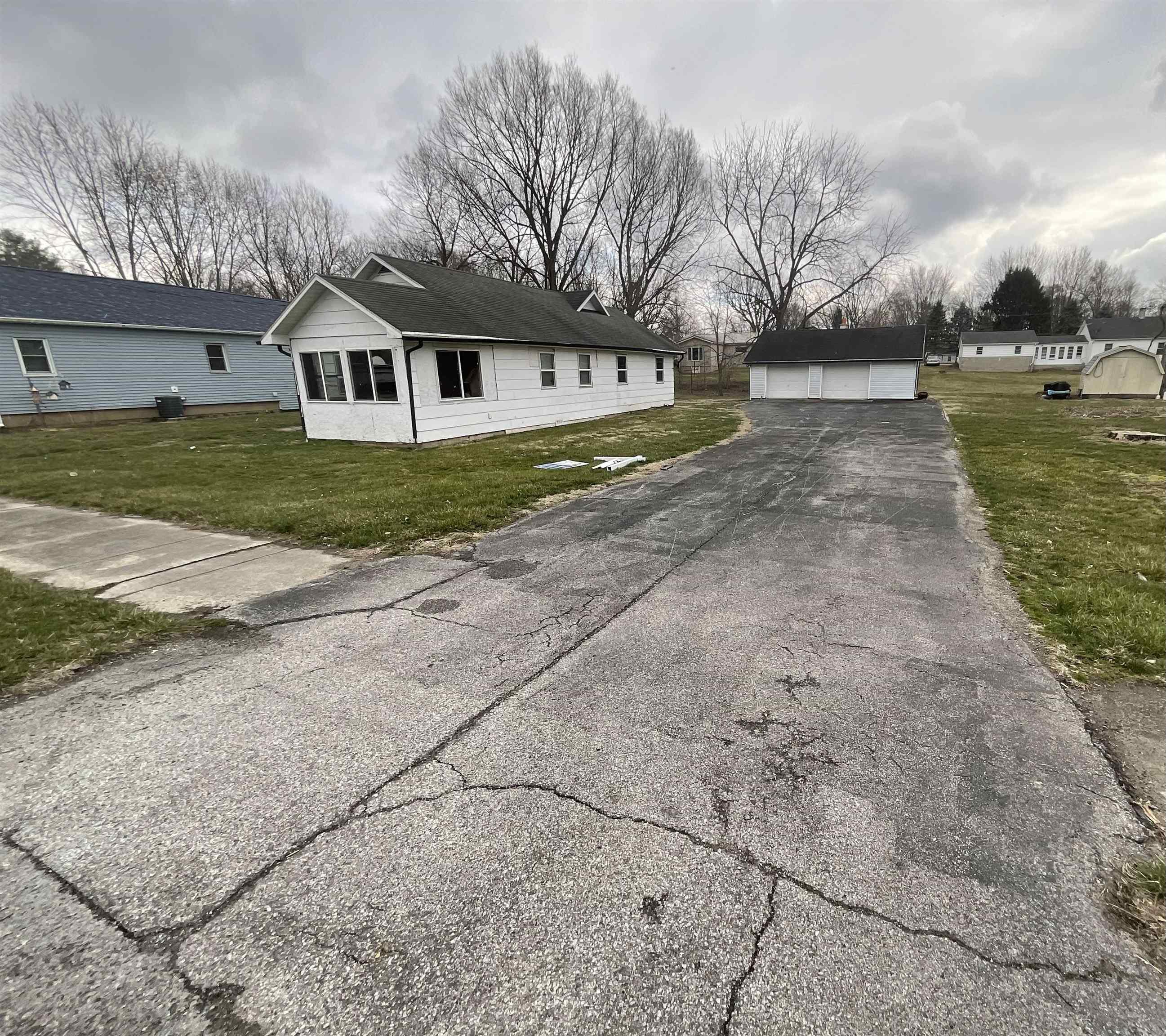 1429 Riverside Drive Huntington, IN 46750 - Photo 1 of 9 Gallery Image 1